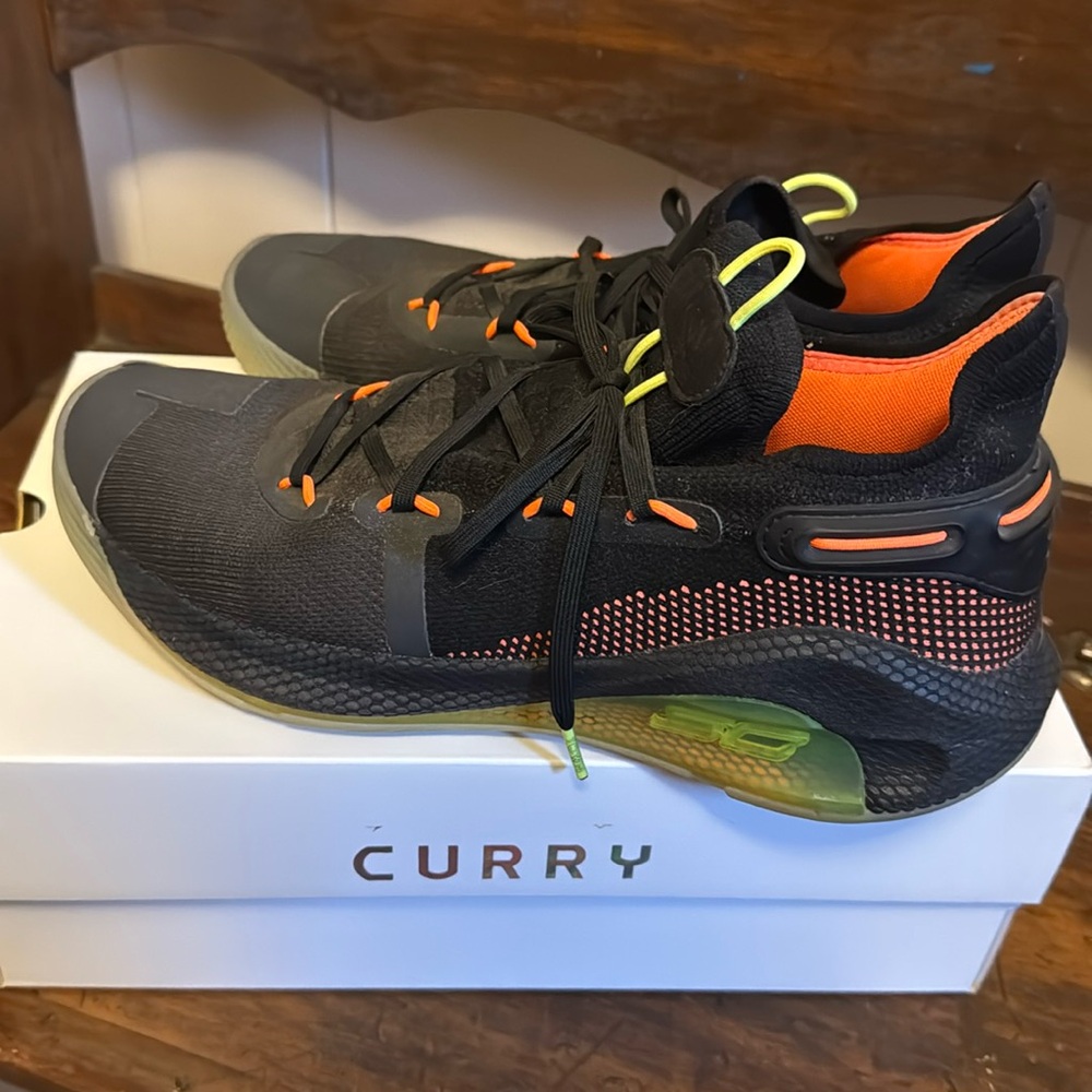 Curry “Fox Theatre” 6 barely used! Size 11.5